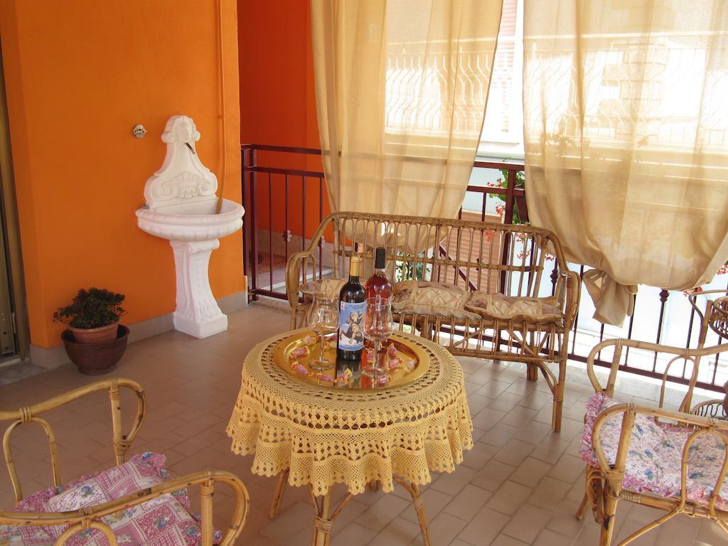 Montagne Rocciose Bed & Breakfast Frascineto Bagian luar foto
