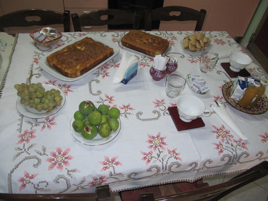 Montagne Rocciose Bed & Breakfast Frascineto Bagian luar foto