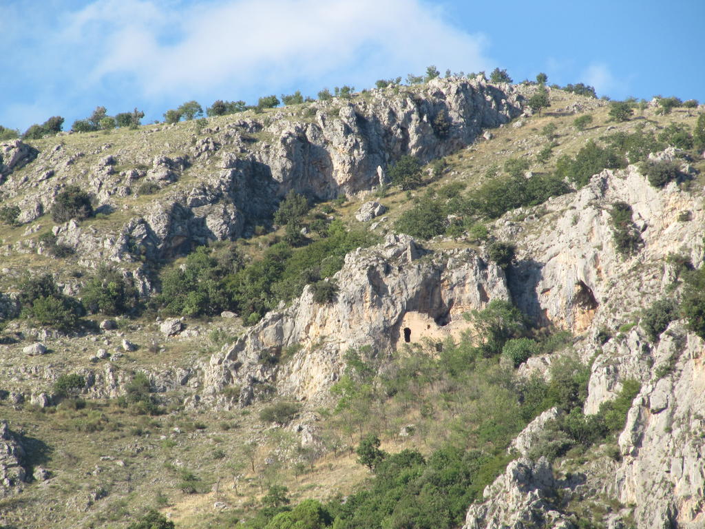 Montagne Rocciose Bed & Breakfast Frascineto Bagian luar foto