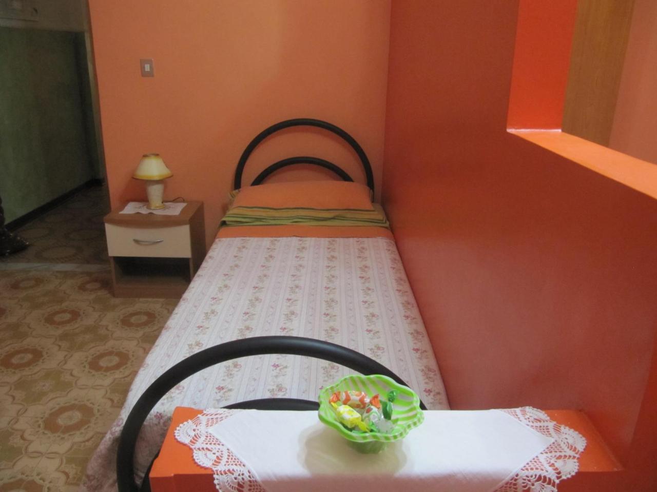 Montagne Rocciose Bed & Breakfast Frascineto Bagian luar foto