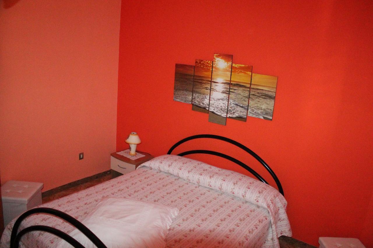 Montagne Rocciose Bed & Breakfast Frascineto Bagian luar foto