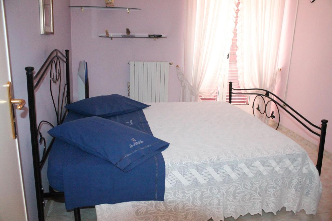 Montagne Rocciose Bed & Breakfast Frascineto Bagian luar foto