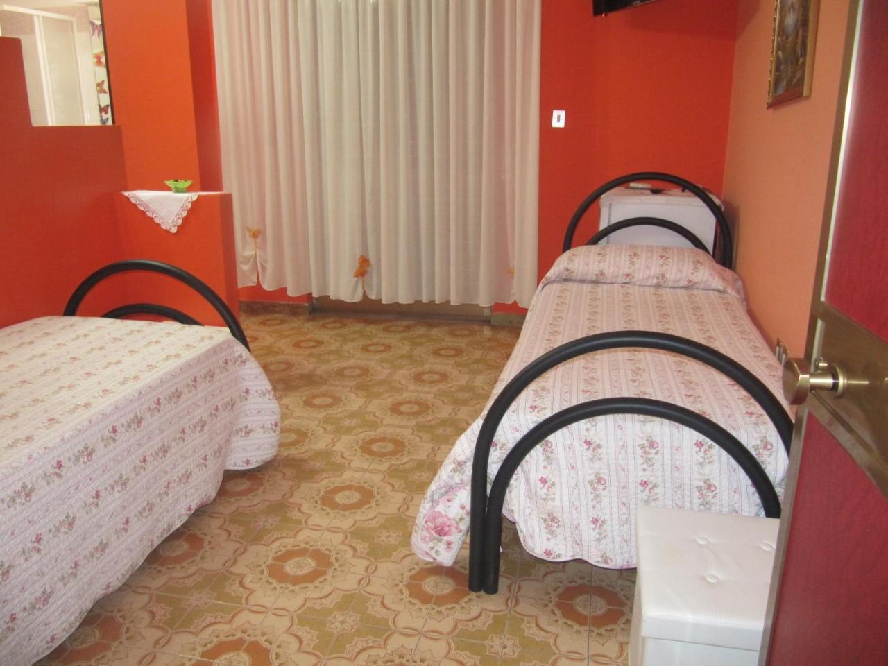 Montagne Rocciose Bed & Breakfast Frascineto Bagian luar foto